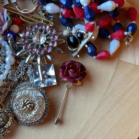 Assorted Jewelry and Watches &  misc sold in lot - Picture 3 of 5